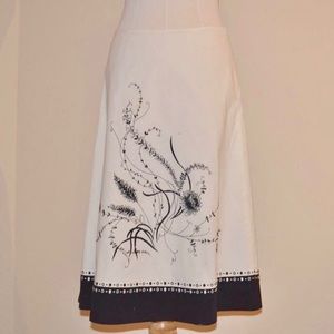 Lillie Rubin Black and Cream Flower Print Skirt